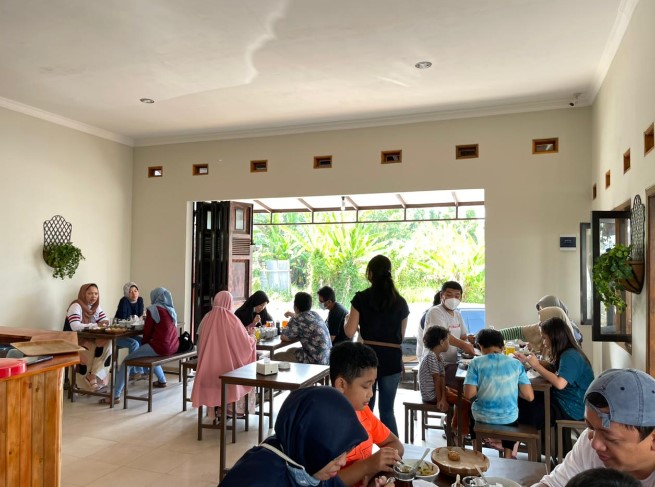 Sop Gurame Mbak Lili: Rahasia Rasa yang Bikin Warga Cilacap Rela Antre